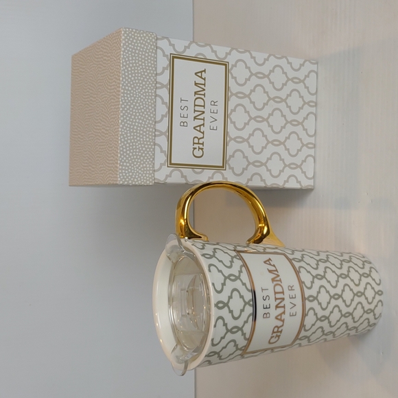 "Best Grandma Ever" Ceramic Travel Cup With Decorative Box - Picture 2 of 15